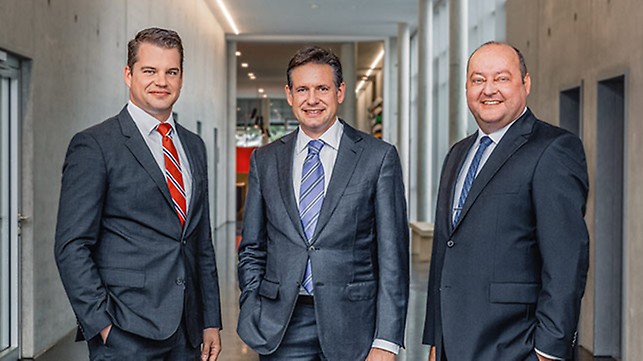 W kwietniu 2014, Dr. Fabian Kracht został Dyrektorem Finansowym Grupy PERI. w maju 2015 Loenard Braig dołączył do Grupy PERI jako Dyrektor odpowiedzialny za produkcję oraz technologię. (z lewej strony) Dr. Fabian Kracht, Alexander Schwörer and Leonhard Braig