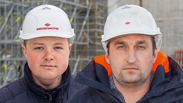 Porträt von Yuri Cherniak, Bauleiter und Andrei Smouzh, Bauleiter, Minskpromstroy, Minsk