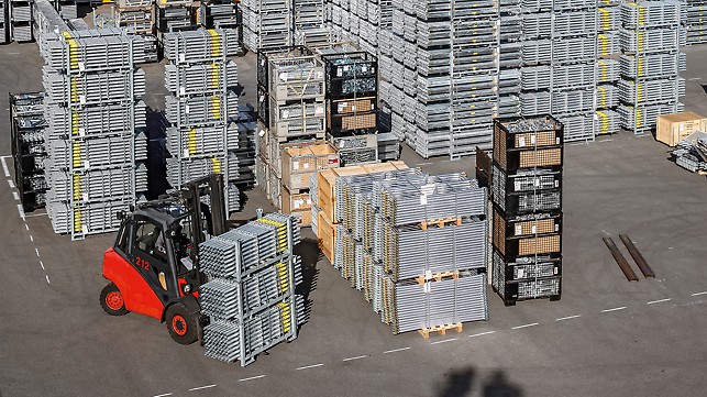 The transport containers provide the perfect system for the storage and transportation of the PERI UP elements. Small parts can be stored in Euro pallet size crate pallets. Lengthy parts such as floor decking or standards are safely stored in frame pallets.