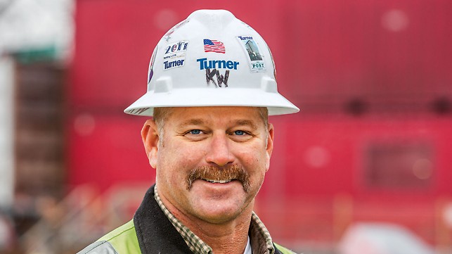 Kevin Whalen, stavbyvedoucí