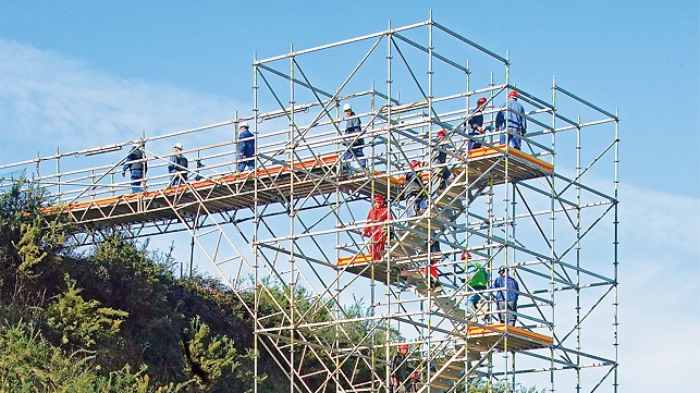 Die PERI UP Flex Treppe 100 ist ideal geeignet für Baustellenzugänge. Die maximale Verkehrslast eines Turms beträgt 40 kN.