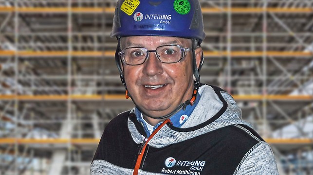 Portret van Robert Matthiesen, Bedrijfsleider steigerbouw en hoofdopzichter van Intering GmbH in Leuna (Duitsland)