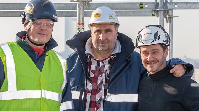 Gruppenbild mit Tom Plata (Sicherheitsfachkraft), Ralf Wolf (Betriebsleiter) und Fernando Alonso (Bauleiter) bei Intering GmbH, Gerüstbauabteilung, Leuna