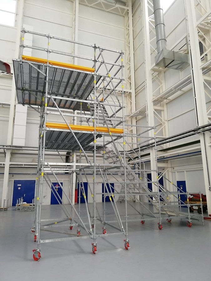 Леса для ведения ремонтных работ воздушных судов