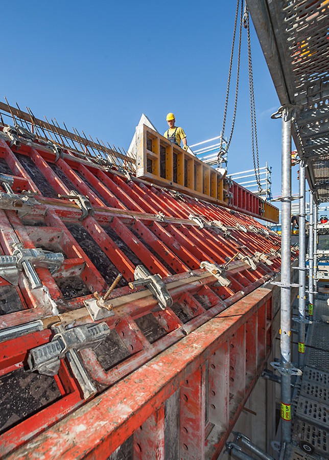 Arbeitsschutz und Wirtschaftlichkeit: Beide Anforderungen ließen sich mithilfe der durchdachten PERI Schalungs- und Gerüstlösung realisieren.