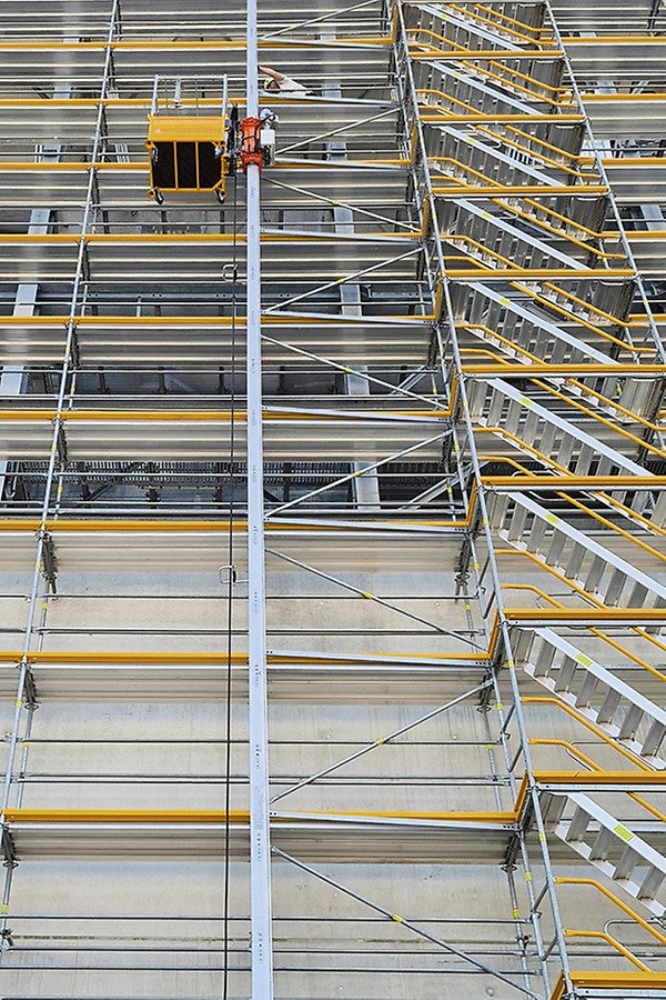 The STS 300 Scaffold Transport System grows from one lift to another and helps with assembly and transport. It will also be in action at bauma.