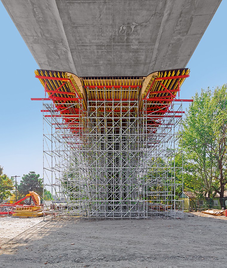 PERI UP Flex Shoring Tower High degree of material utilization through the optimal positioning of the standards according to the respective load situation