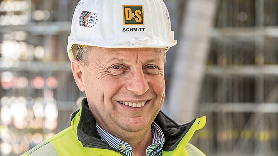 Für mich als Bauleiter mit mehreren Jahrzehnten Berufserfahrung bei großen Bauvorhaben ist ein Projekt in dieser Dimension mit technisch schwierigen Anforderungen natürlich eine besondere Herausforderung, unseren Kunden HeidelbergCement mit einem optimalen Bauablauf, der geforderten Qualität und im gesteckten Zeitrahmen zufrieden zu stellen. Diese Aufgaben sind nur mit der Unterstützung des gesamten Baustellenteams, unserer Nachunternehmer und der Lieferanten zu meistern. Einen sehr großen Anteil und Unterstützung beim Umsetzen der Qualitätsanforderungen haben wir von PERI erhalten. Die gesamte technische Bearbeitung der Schalungsplanung erfolgte über den PERI Projektkoordinator in Abstimmung mit uns als Bauleitung. Sehr herzlichen Dank dafür.