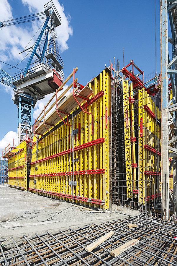 Самоподъемная система ACS идеально подошла для бетонирования ядра башни.