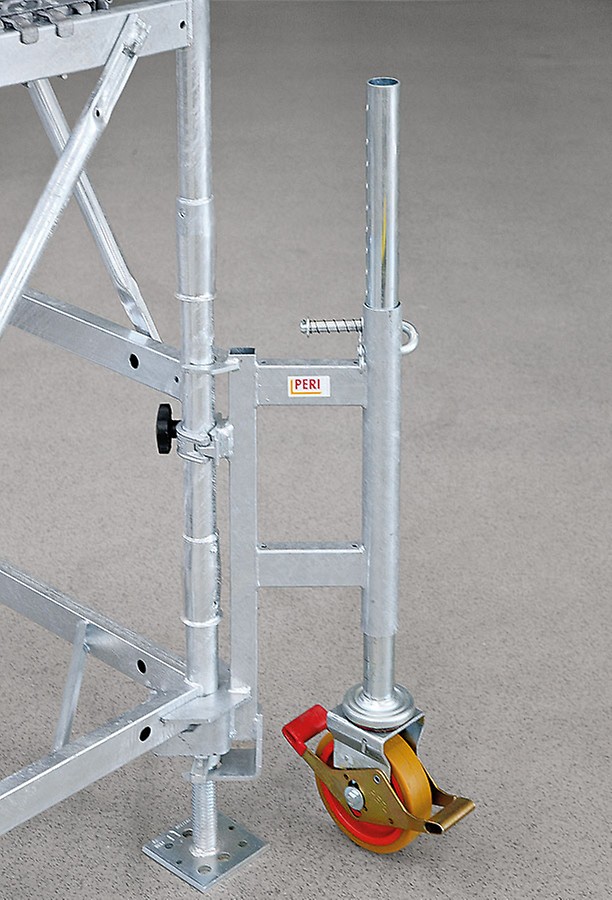 Moving the stacking towers with the Transportation Wheel UEW (with integrated Safety Strap Spindle)