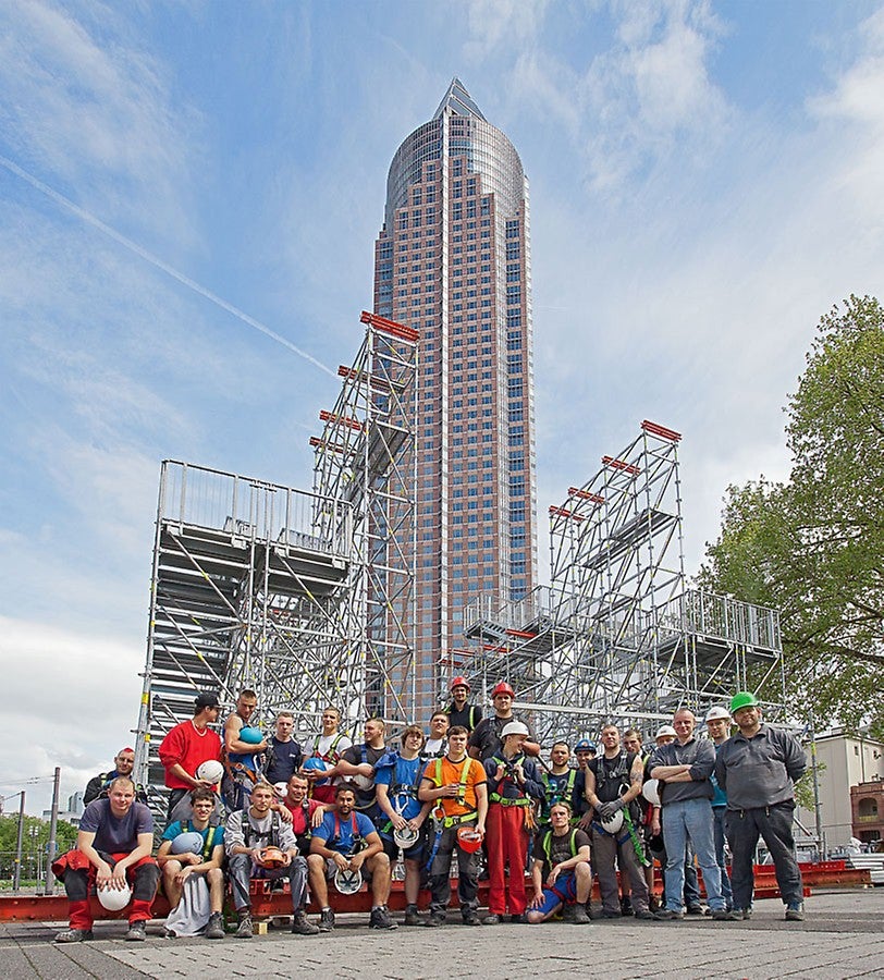 Trainee scaffolders from the Frankfurt Rhein-Main Chamber of Trades assembled the stairway construction on the basis of the PERI UP scaffolding system.