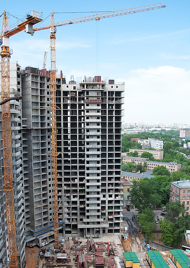 При возведении типовых этажей здания использовалась стеновая опалубки TRIO и опалубка перекрытий MULTIFLEX.