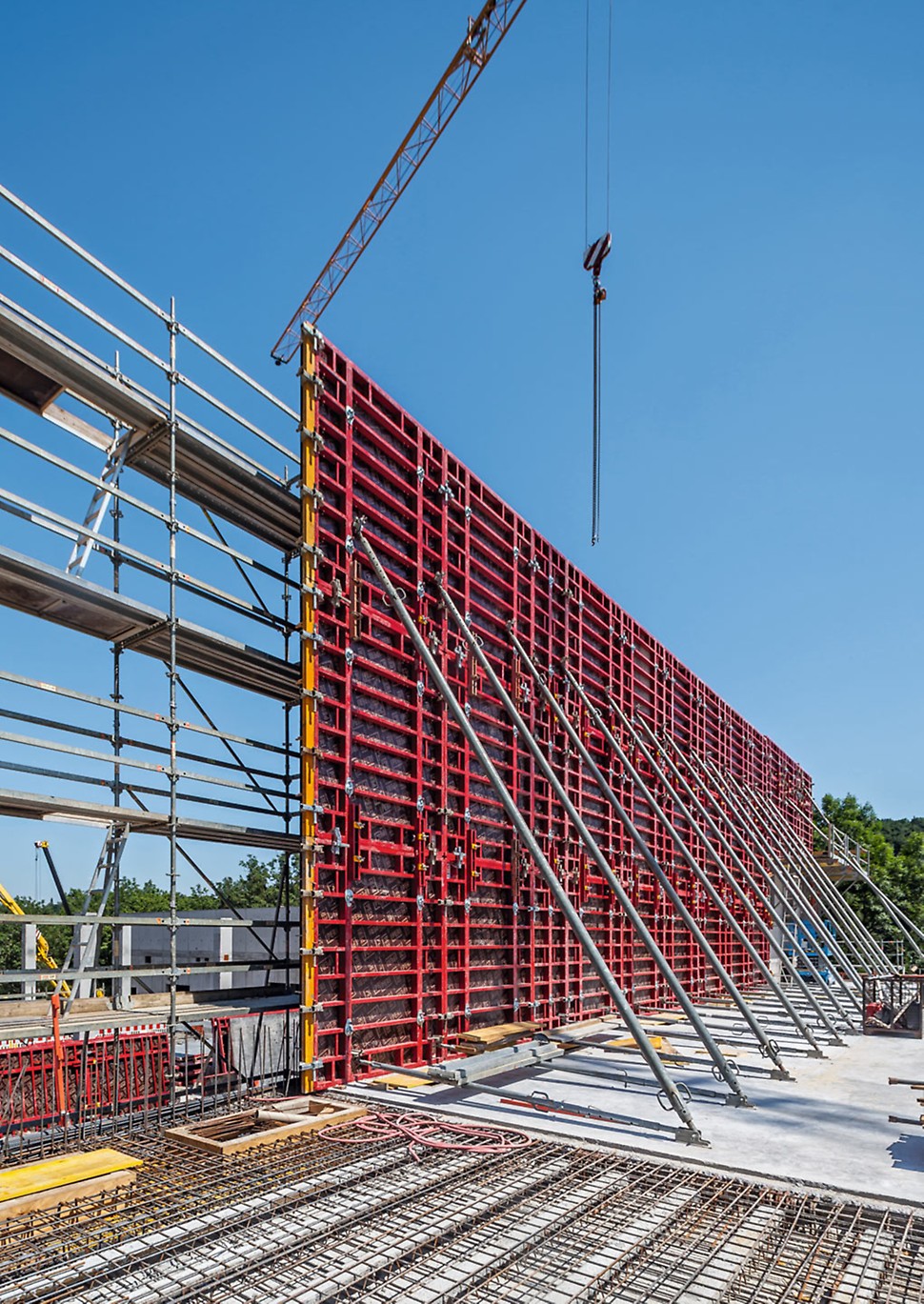 Jednostranne obsluhovateľné stenové debnenie.