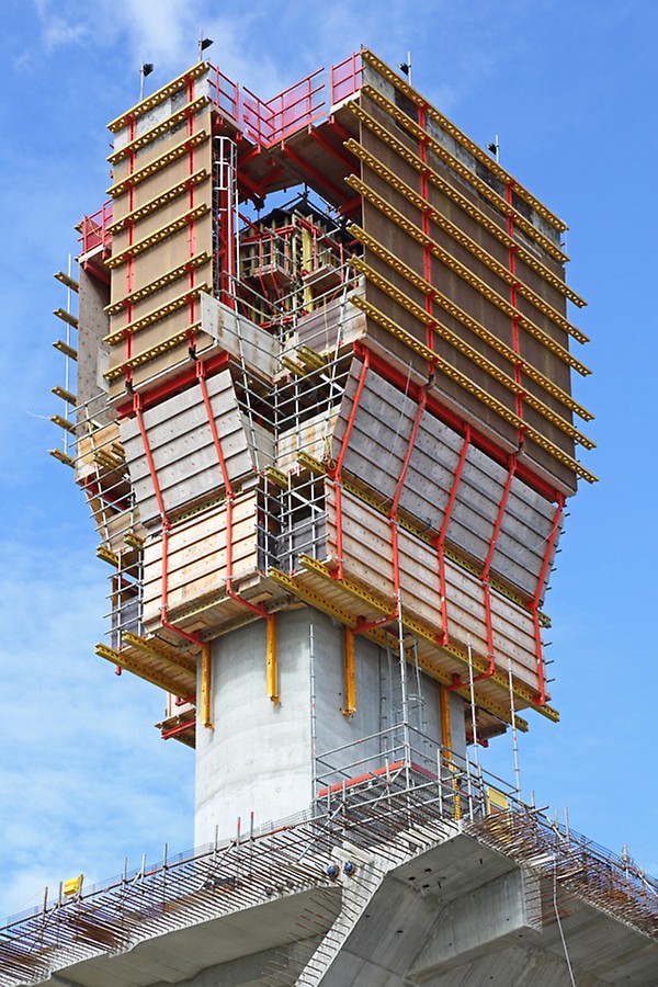 Comfortably-designed platforms with enclosures protect site personnel against wind and weather.