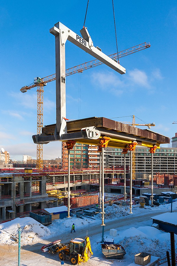 Использование опалубочных столов увеличивает оборачиваемость оборудования за счет того, что столы переставляются укрупненными модулями как единая конструкция.