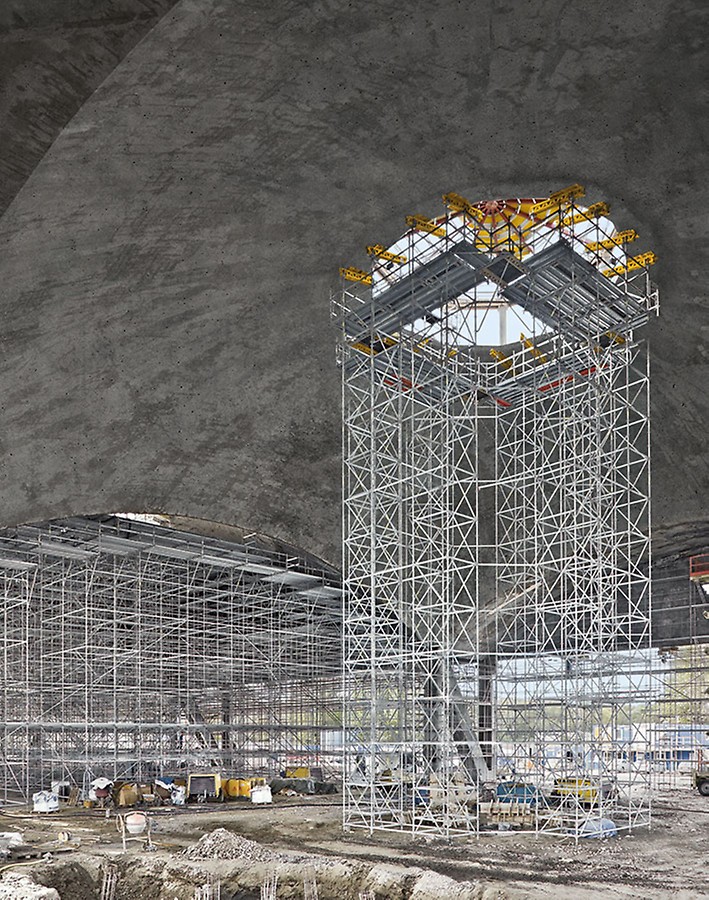 The PERI UP work scaffolding was adapted to suit the individual geometries for the refurbishment of a historical domed structure at a maritime museum in the Estonian capital of Tallinn.