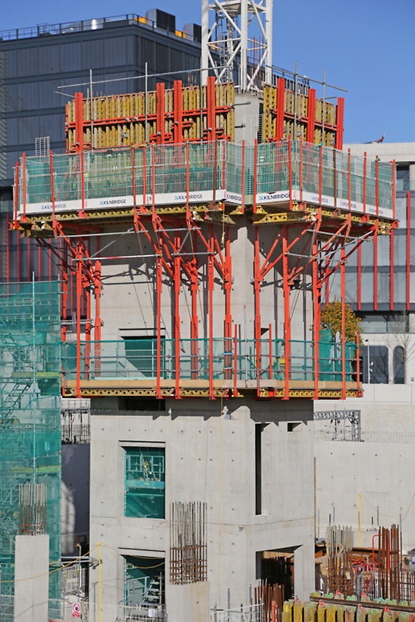 Sadlers Wells East Continuous adjustment through the elongated holes in the walers and couplings with flush, aligned and tight panel connections.