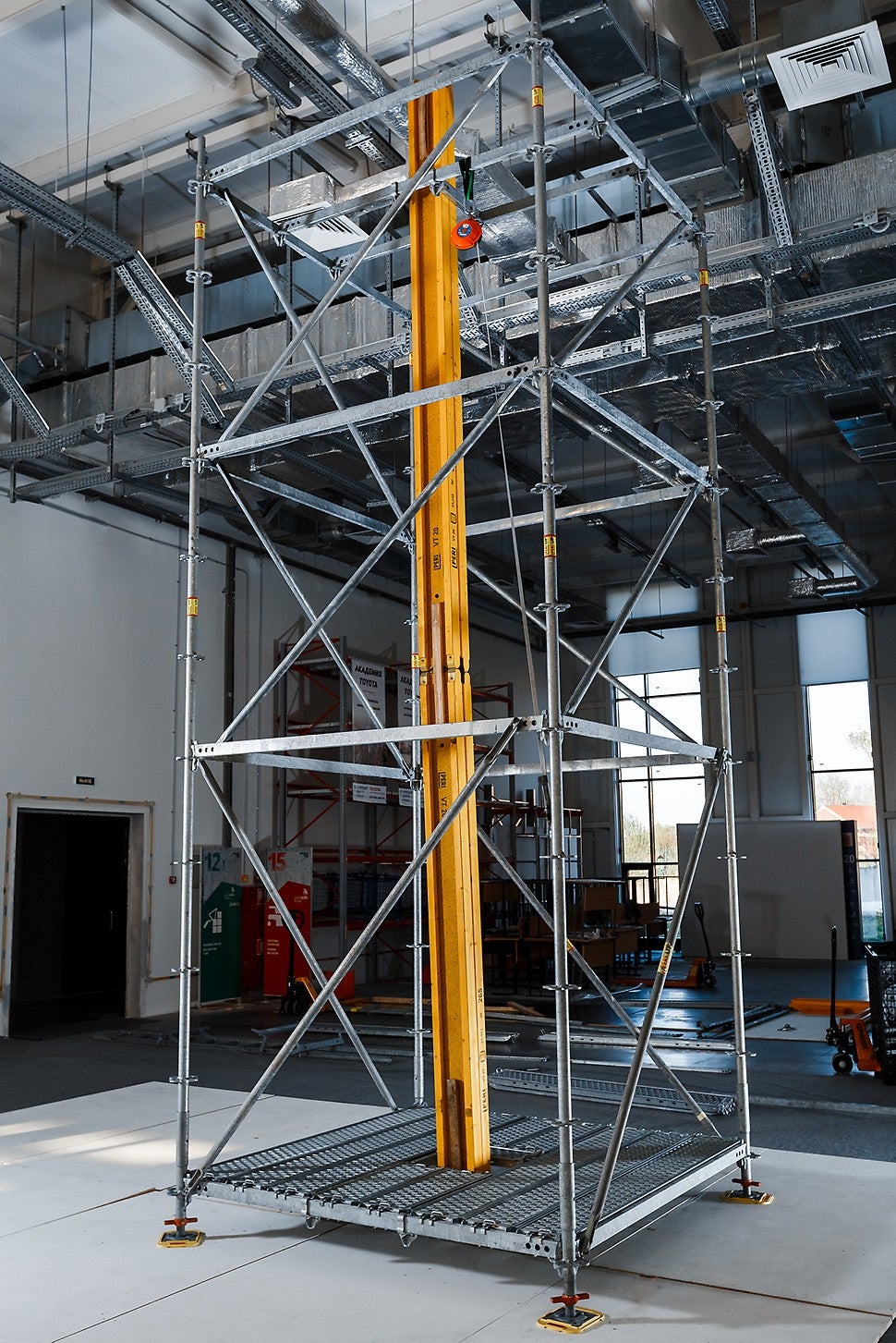 Легкая и независимая конструкция для точечного доступа к рабочей поверхности.