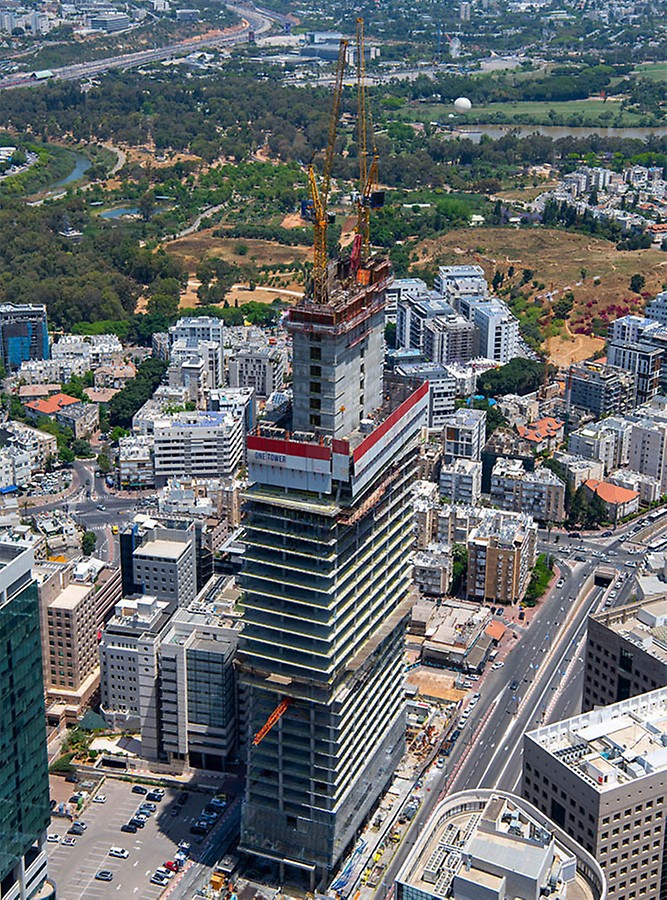 מערכת ואריו עם פלטפורמות מטפסות מסוג CB240 המאפשרות גרעין המקדים את התקרות. מערכת הגנה היקפית RCS-P הכוללת שני מפלסי דריכה ובעלת שינוע עצמאי הידראולי ללא עזרת עגורן.