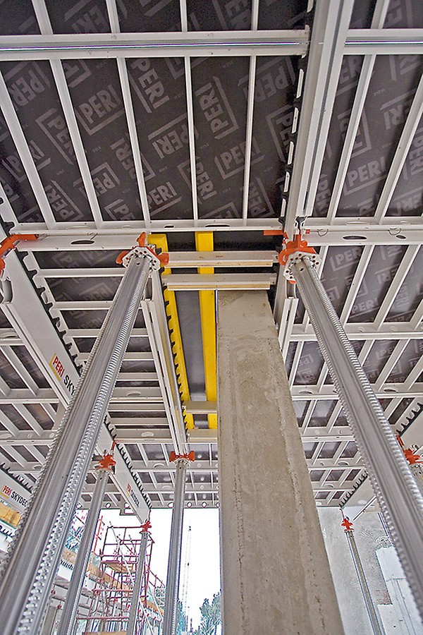 With SKYDECK system components - edge beam and filler timbers - columns could also be shuttered without any problems.
