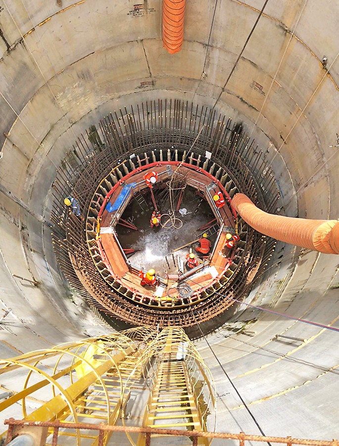 Overview of GRV Articulated Waler Circular Formwork before casting