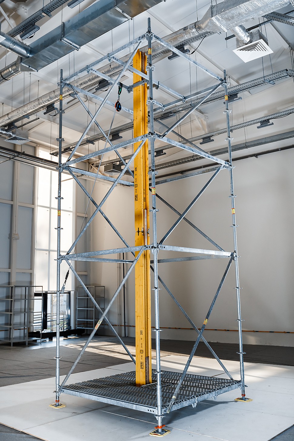 PERI UP Flex обеспечивает высокий уровень безопасности при работе на высоте.