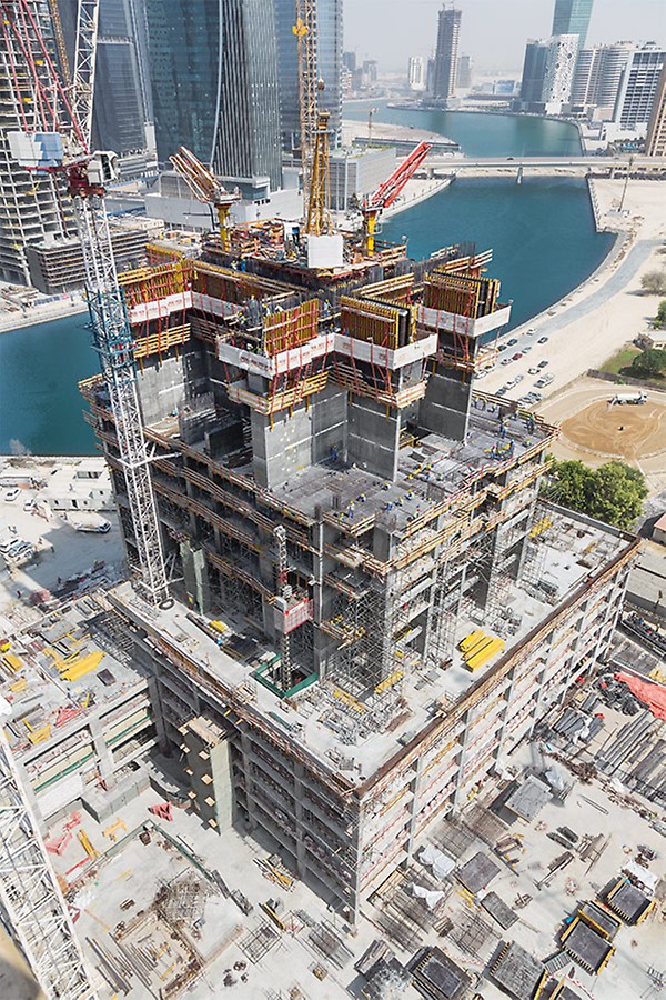 The two 307 m high-rise structures each have 75 floors while the third building reaches a height of 213 m and has 52 floors.