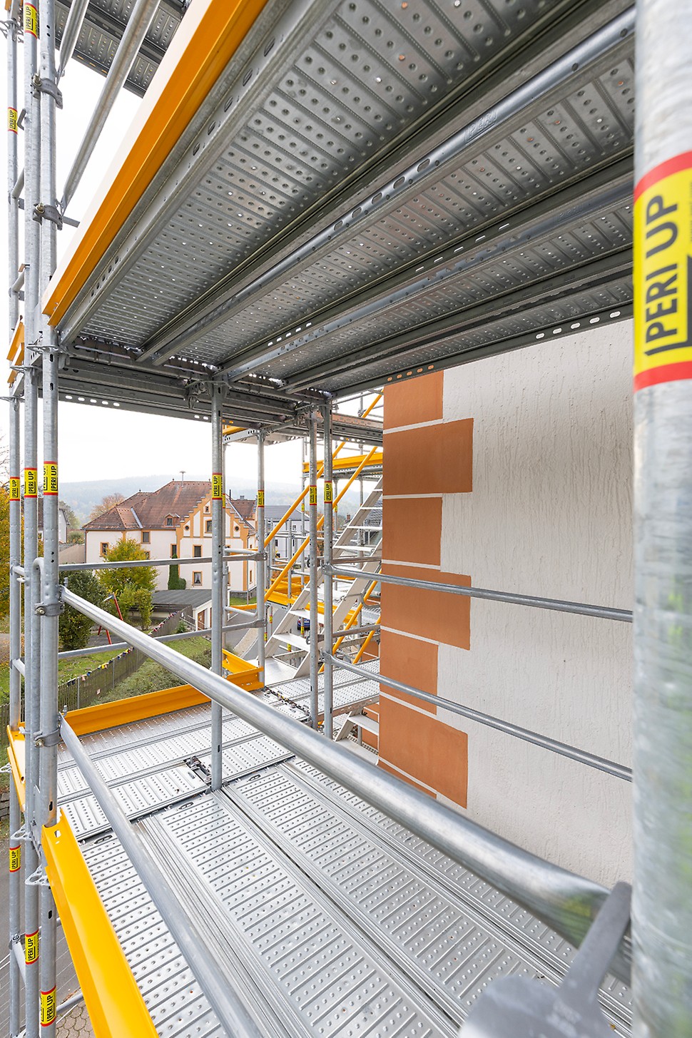 Der integrierte Gerüstknoten am Easy Stiel und das metrische PERI UP Systemraster ermöglichen eine hohe Flexibilität, gepaart mit einer einfachen und sicheren Montage.