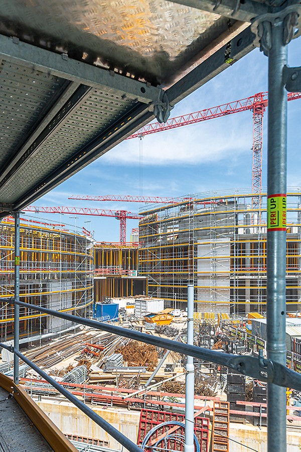 Der Gerüstknoten am Easy Stiel ermöglichte die Einrüstung auch anspruchsvoller Bauteilgeometrien nahezu ohne aufwendige Kupplungsarbeiten.