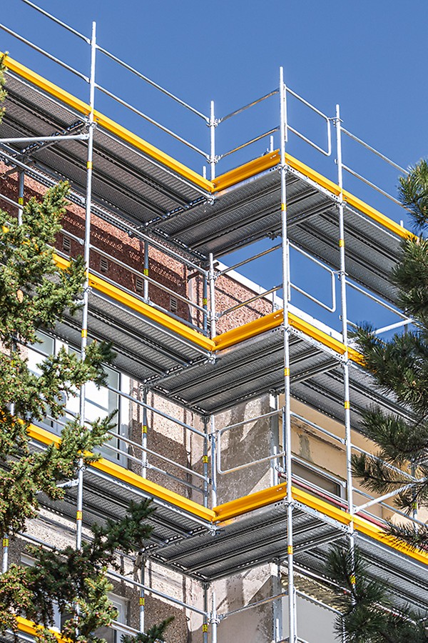 Das PERI UP Gerüstsystem ermöglicht flexible Anpassung an örtliche Gegebenheiten nahezu ohne aufwendige Kupplungsarbeiten.