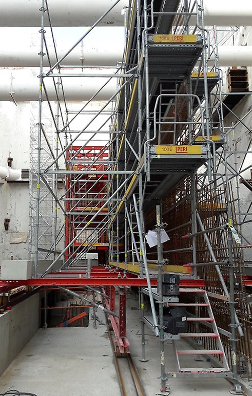 Portique d&#039;échafaudage PERI UP Flex/Easy utilisé pour le ferraillage des voiles à l&#039;avancement