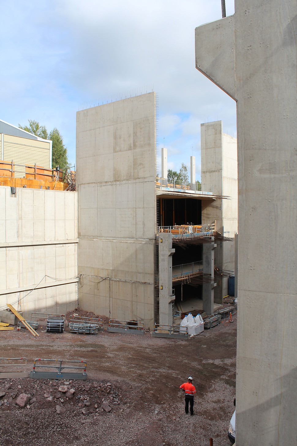 Laadukkaat betonipinnat saatiin aikaan PERI:n järjestelmämuoteilla.