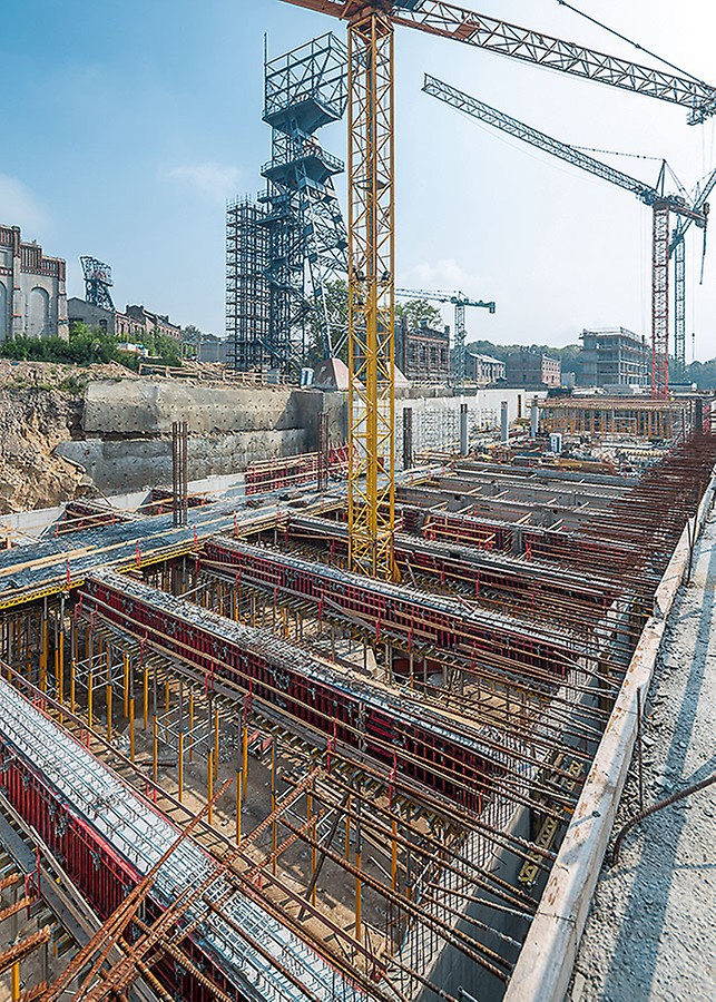 Obstawka belek w systemie DOMINO, pozwala na szybki i bezpieczny montaż, zmniejszając koszty przy wykonywaniu wysokich belek. <br/>