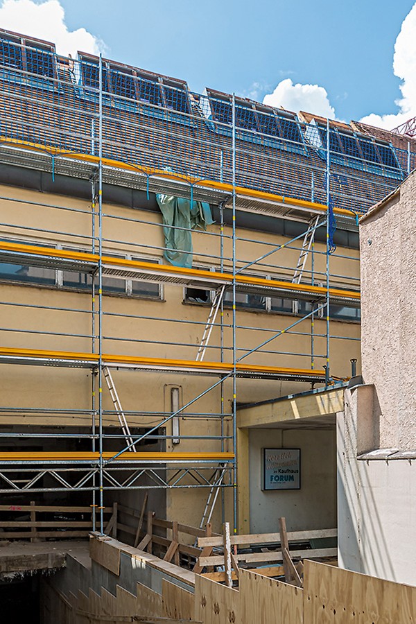 Geplant wurde das Projekt in Zusammenarbeit zwischen der Gerüstbaufirma Seitz und dem regionalen PERI Fachberater Thomas Scheuerlein. Dazu gehörten die 2D- und 3D-Planung ebenso wie die statische Berechnung.