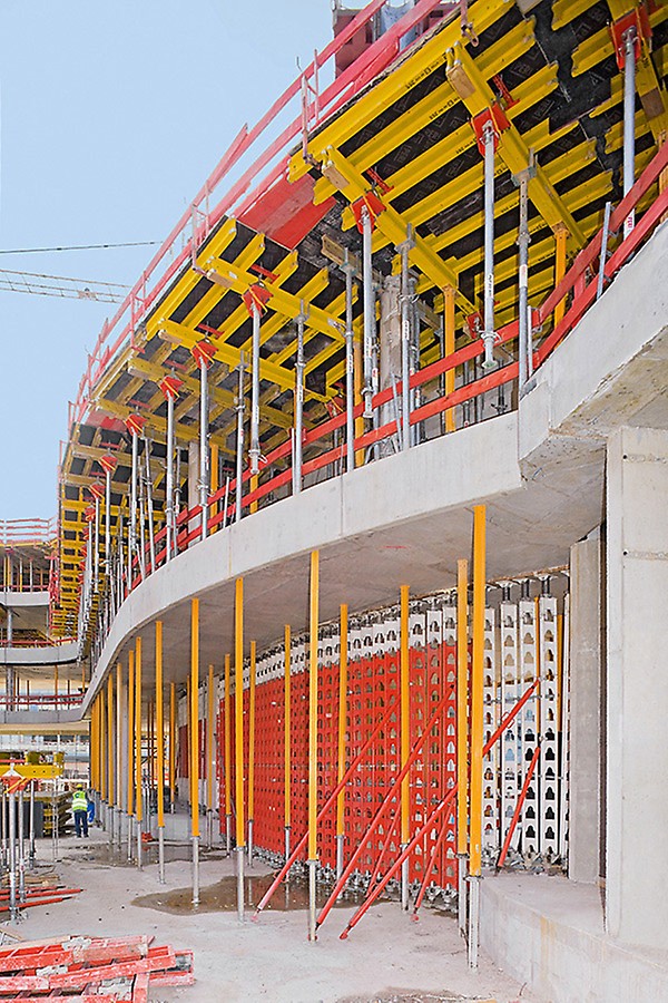 Popii de mare capacitate portantă HD 200 transferă sarcinile liniare de până la 400 kN / m și completează în mod ideal popii de siguranță MULTIPROP.