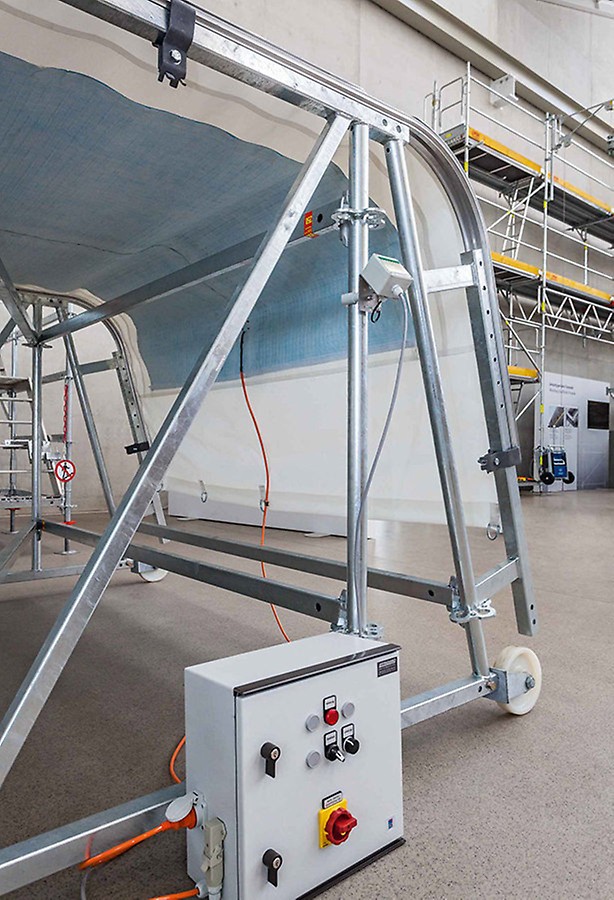 Подогрев тента предотвращает образования льда и скопление снега на крыше. Таким образом, нет необходимости в постоянной очистке крыши от снега. 