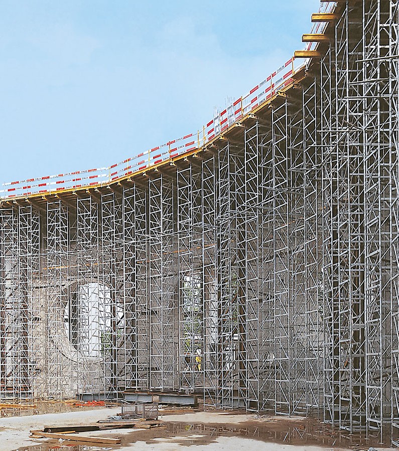 Ideal combination of ST 100 and Multiflex slab formwork for high slabs