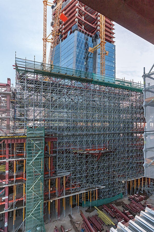 The PERI solution also included a wide range of shoring solutions for use within the multi-purpose building. With the PERI UP Flex Modular Scaffolding, high loads could be efficiently transferred over large heights.<br/>