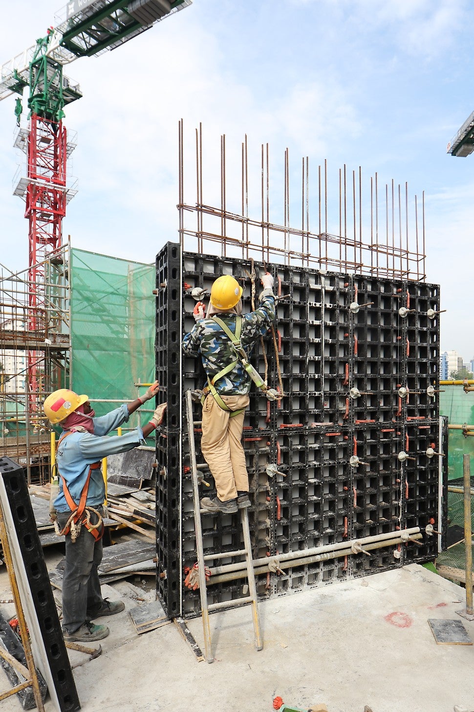 Simple handling, low weight and uniform system components allow a very high productivity.