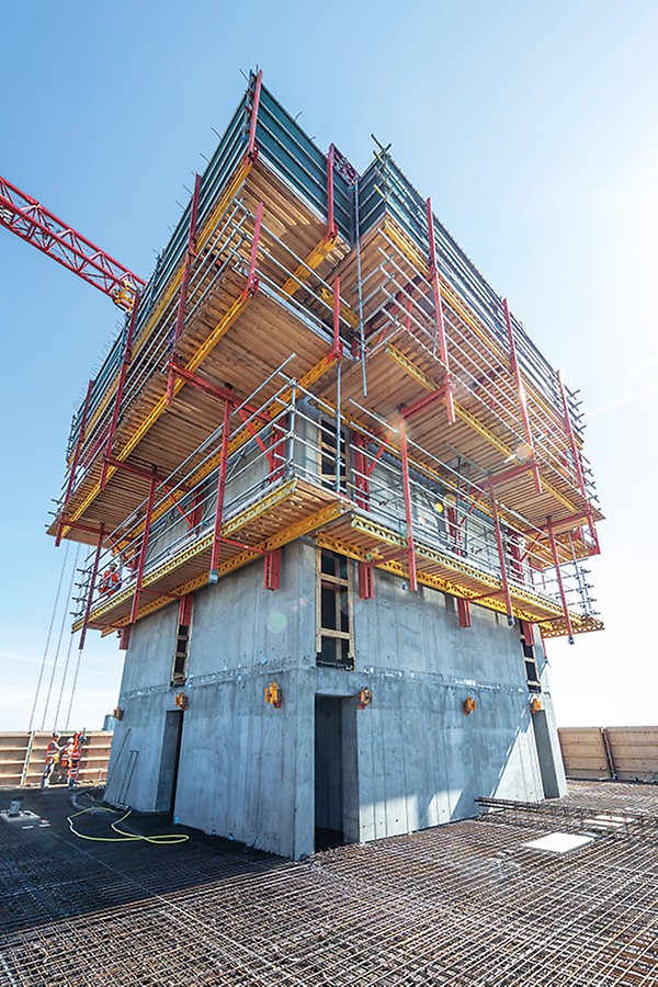 Kliendi seisukohast on RCS roniraketisel mitu eelist. Ühena neist kraana tööaja vähendamine.<br/>(Foto: PERI GmbH)<br/>