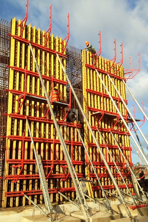 Efficient and cost-effective concept with VARIO GT24 wall formwork for the casting height up to 8m per time
