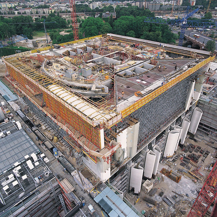Federal Chancellery Berlin - Numerous geometrical dimensions often reached great heights and had to be mastered.