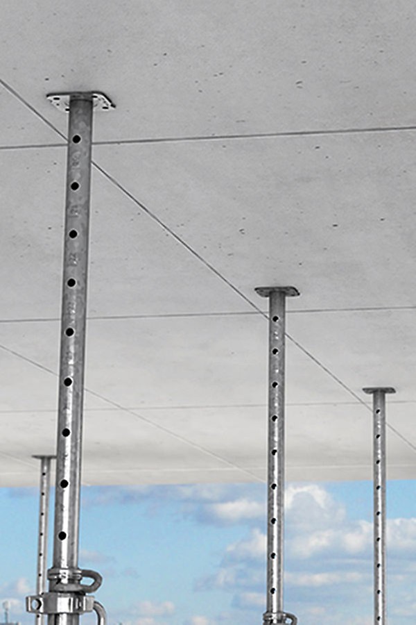 Using the lowering head keeps the shuttering time to a minimum. The panels can be struck within a short space of time and can then be used for the next section together with the heads.