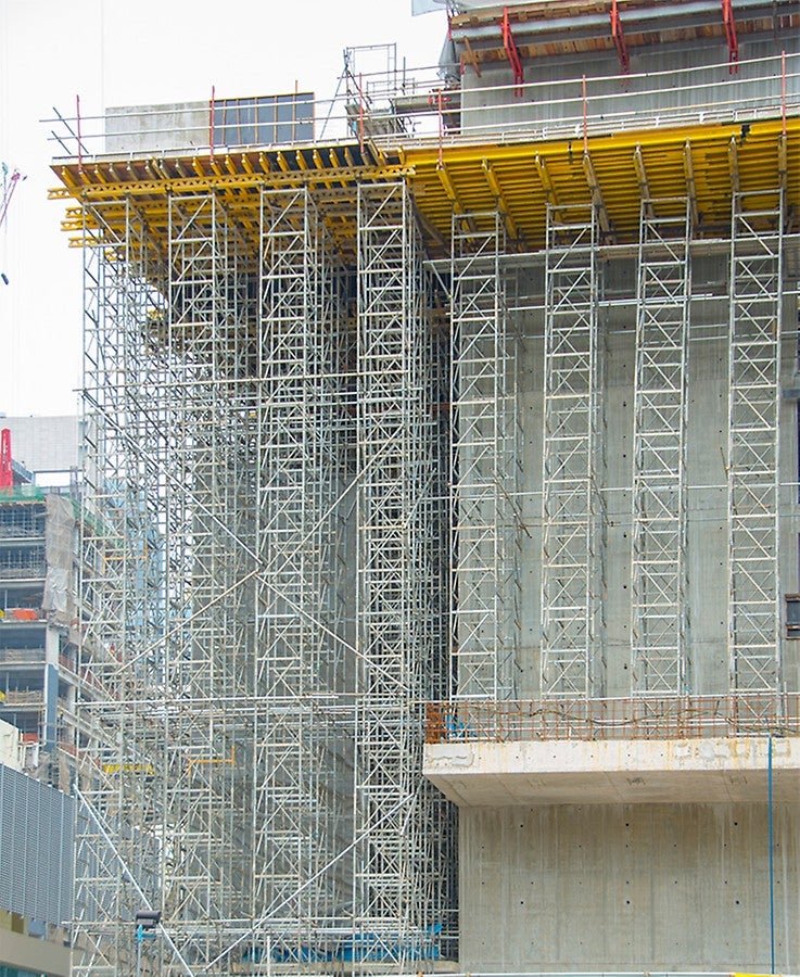 ST 100 Stacking Tower supporting 25 m high cantilever slab