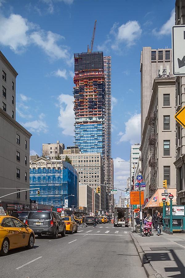 Un grattacielo eccezionale con sistemi modulari PERI, progettato dalla studio di architetti svizzeri Herzog &amp; de Meuron