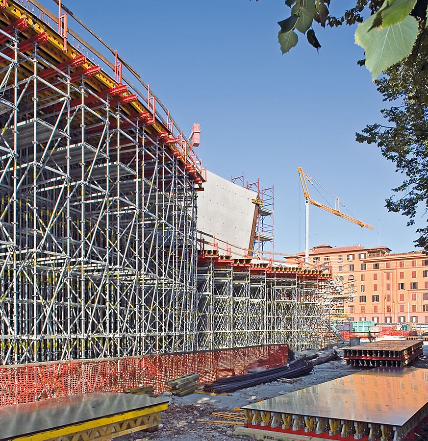 PERI UP shoring is used for great heights in the form of individual towers, as main beam areas or spatial supporting formwork.