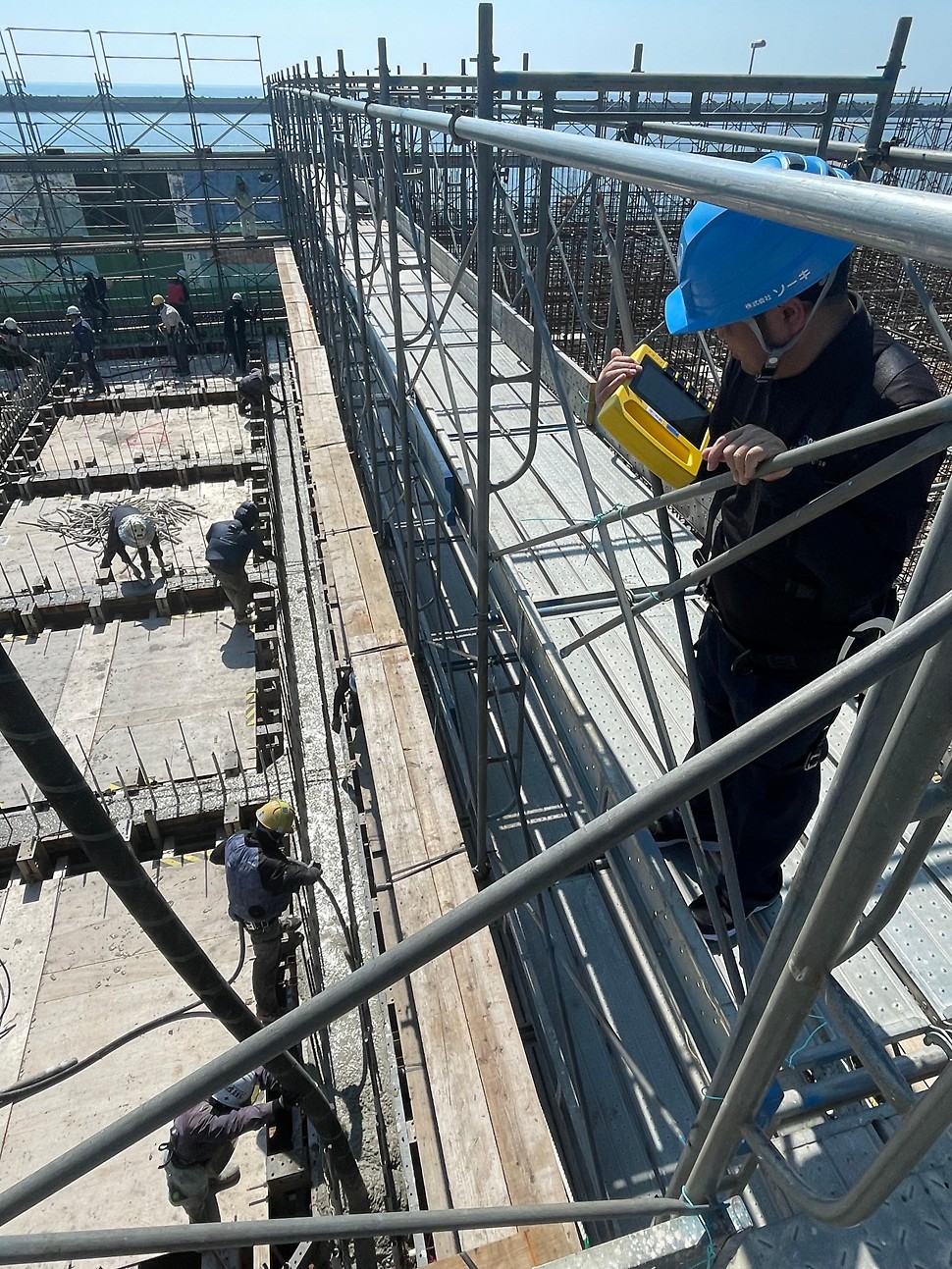 高知港三里地区防波堤(南)工事 高知港三里地区防波堤(南)工事