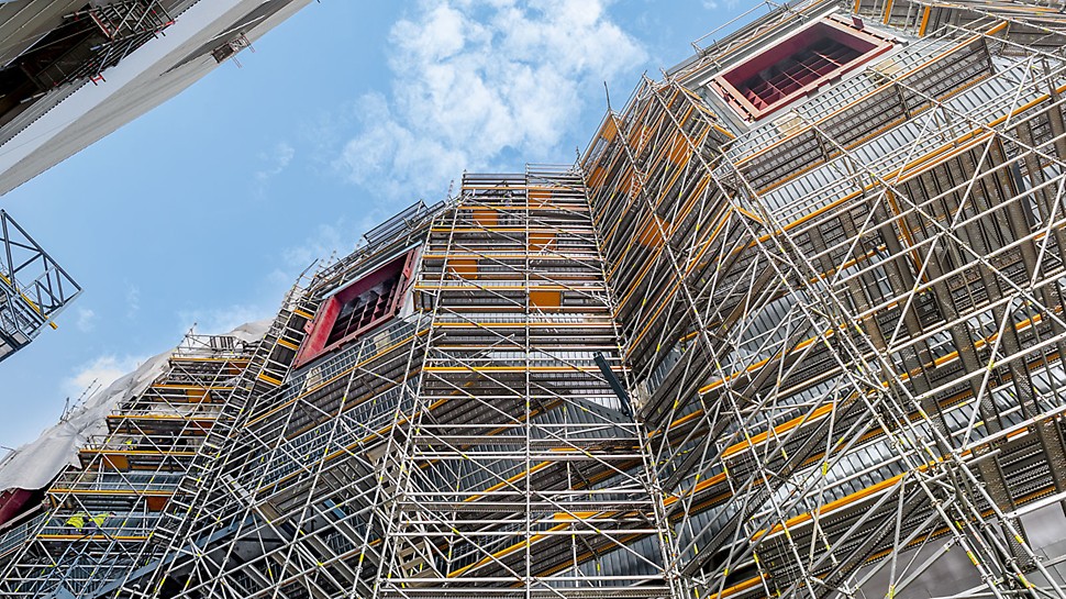 埃姆斯哈文燃煤发电站 - PERI UP系统展现其出色的灵活性 Eemshaven Power Plant, Netherlands - For the power plant construction in Eemshaven, the industrial scaffold system PERI UP has clearly demonstrated its flexibility and adaptability.