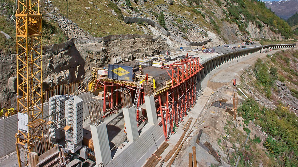 Marchlehner Gallery - at a height of 1,800 m above sea level with VARIOKIT Marchlehner Gallery, Sölden, Austria - The VARIOKIT tunnel formwork solution accelerated construction of the 228 m long Marchlehner gallery situated at a height of 1,800 m above sea level. The competent planning process took into account al possible project requirements which ensured on-schedule completion before the onset of winter.