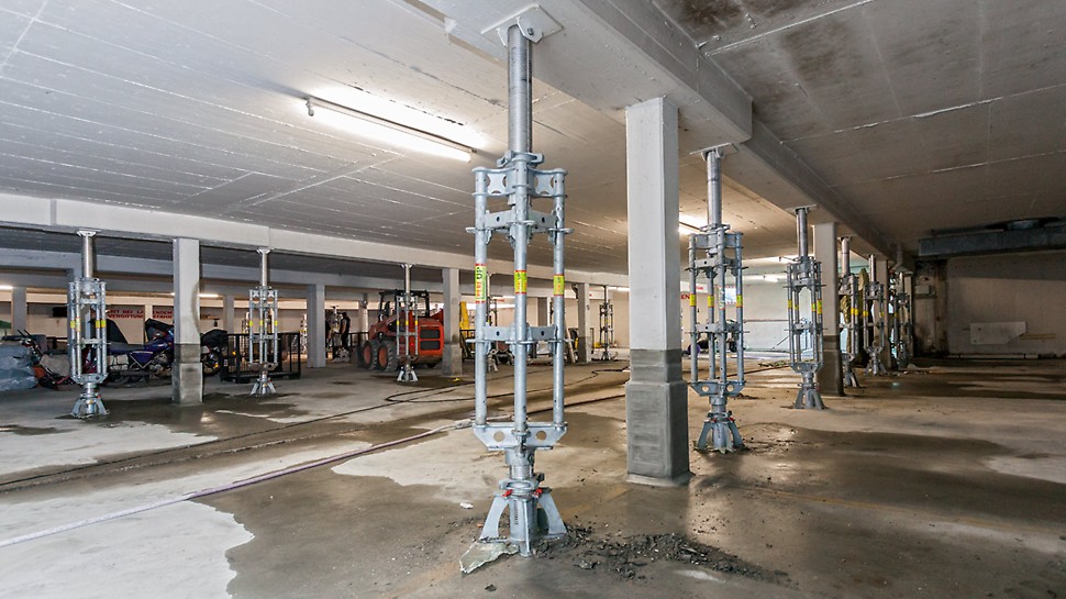 使用派利公司可租赁材料,支撑方案简单易行 Underground garage with assembled, hydraulic PERI UP lowering spindle for the prestressing and lowering of the slab